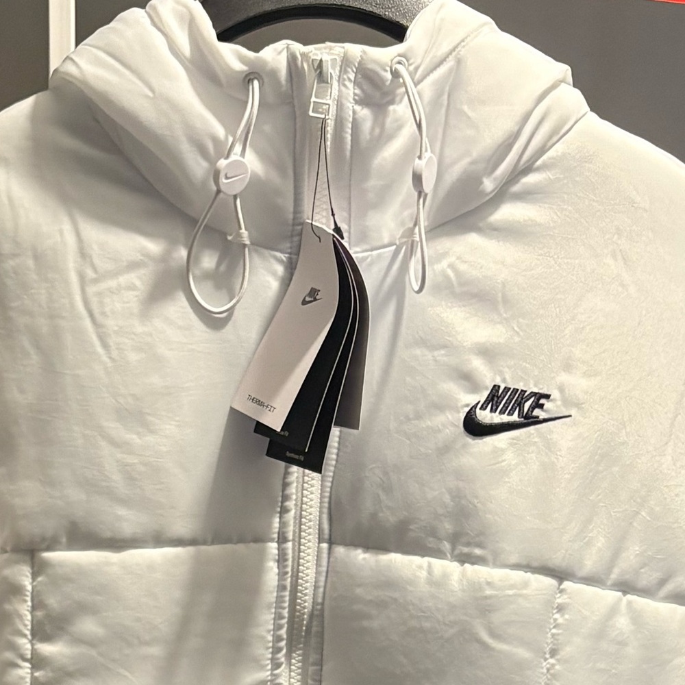 NWTs - Nike Sportswear Women's Classic Puffer Parka - Picture 8 of 8